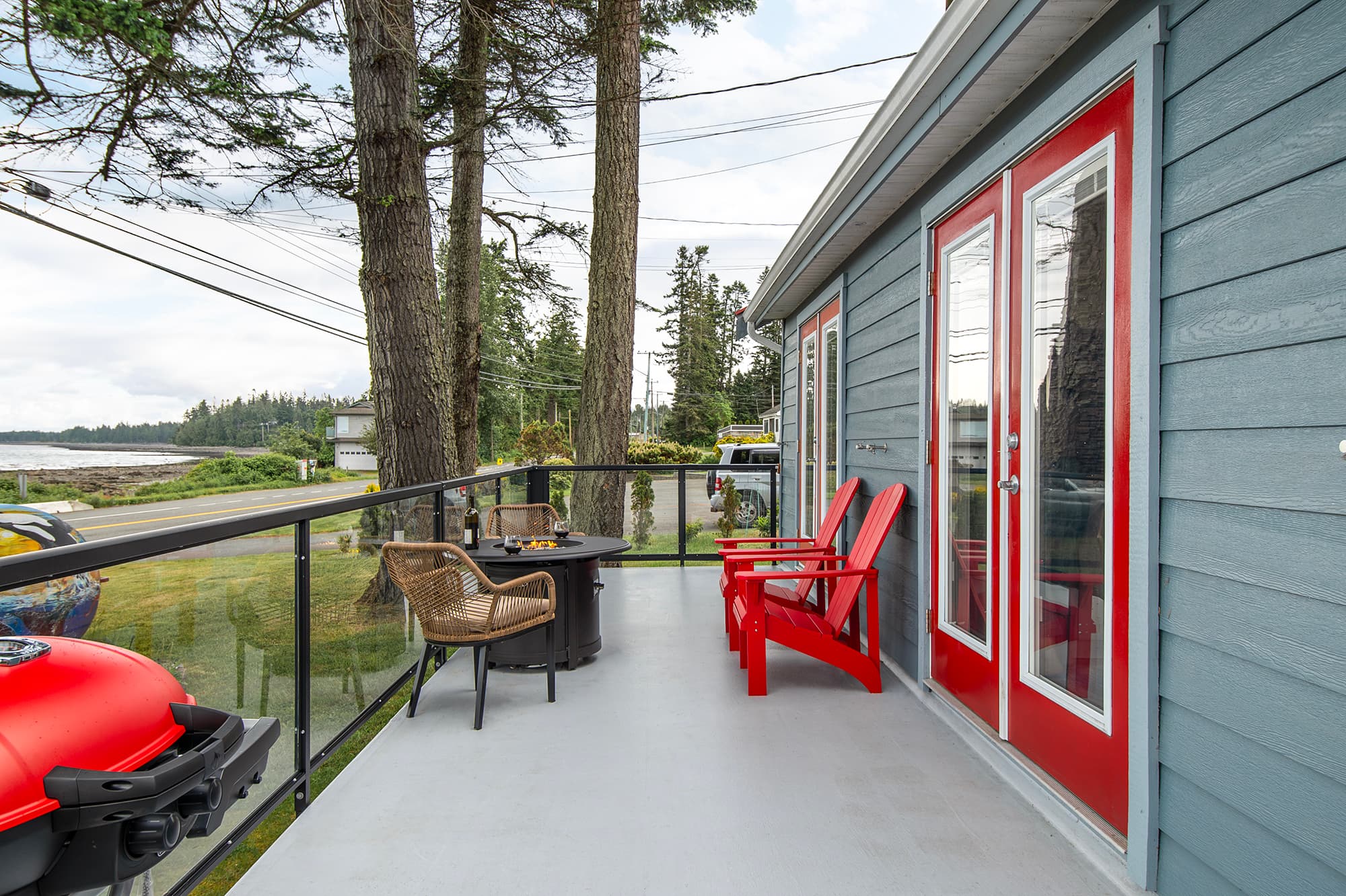 Castaway Cottage — charming waterfront cottage in Campbell River 4