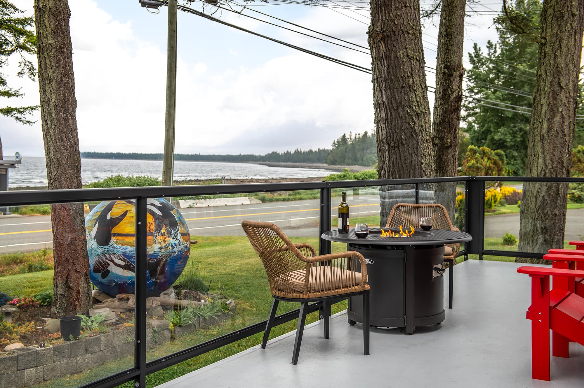 Castaway Cottage — charming waterfront cottage in Campbell River 5