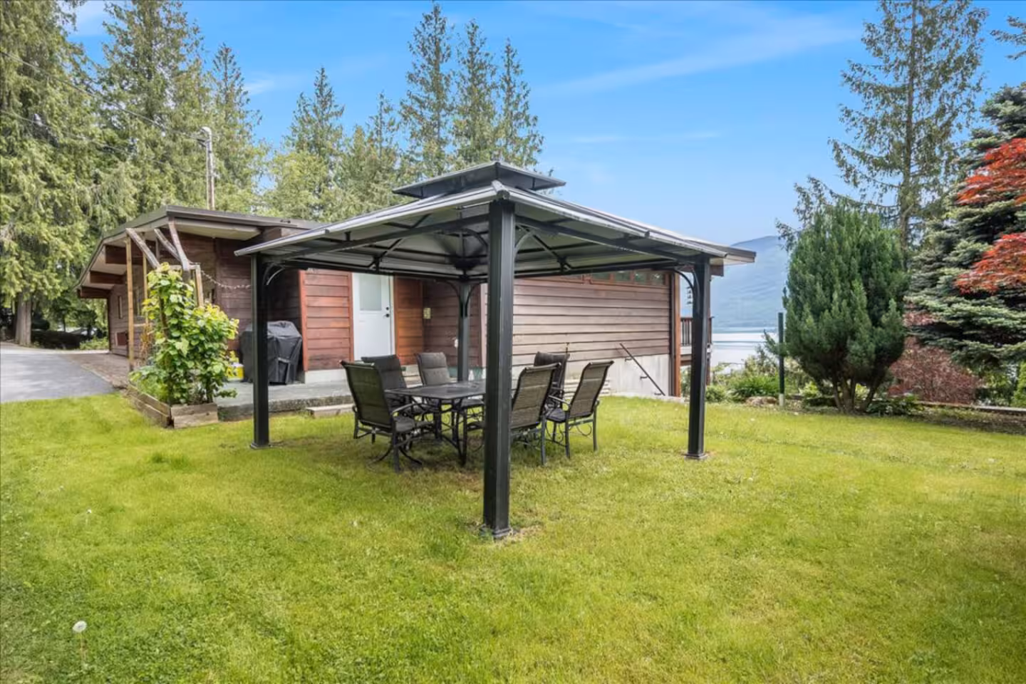 Kootenay Getaway Main Floor — lake-view home near Ainsworth 4