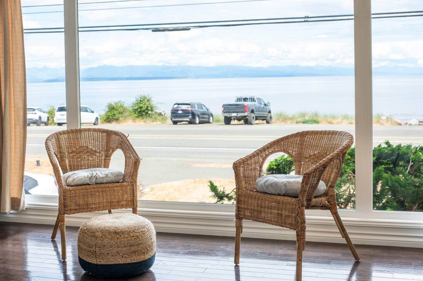 Stories Beach House Upper Level — beachfront 3-bedroom in Campbell River 5