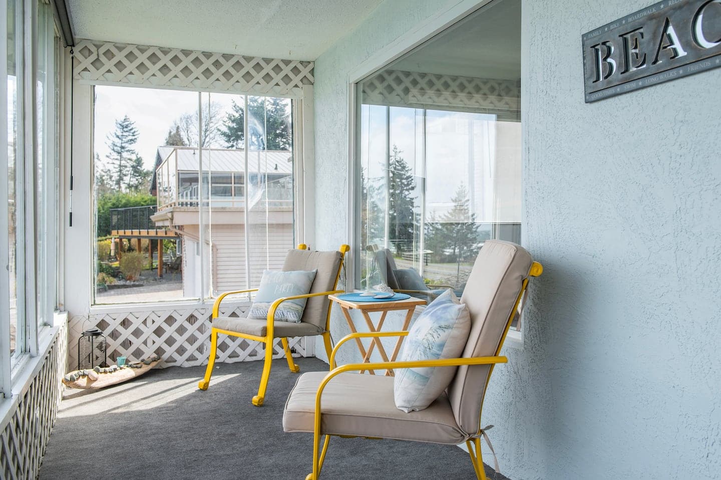 The Whale House South — oceanfront suite on Campbell River's Seawalk 3