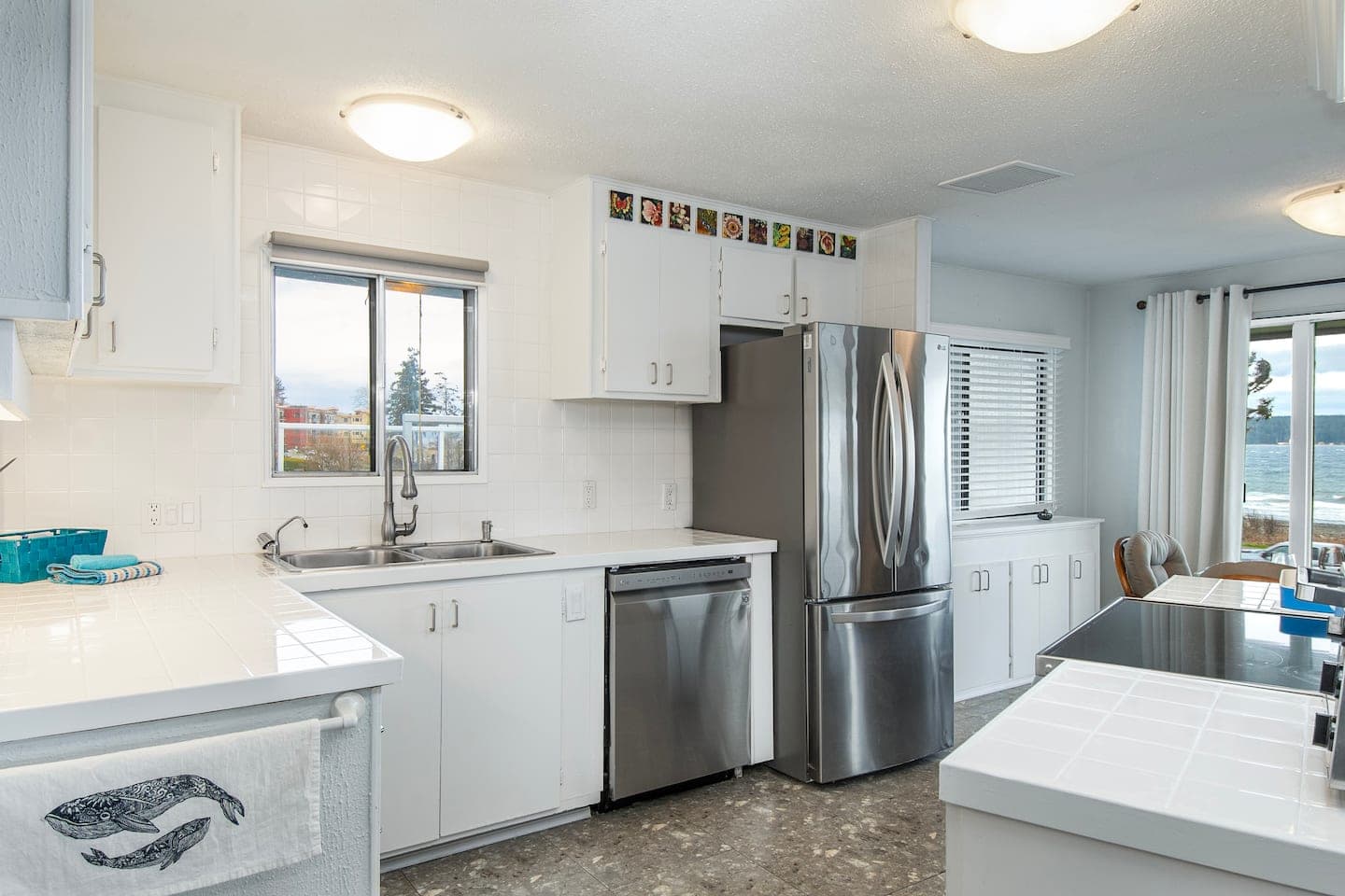 The Whale House South — oceanfront suite on Campbell River's Seawalk 4