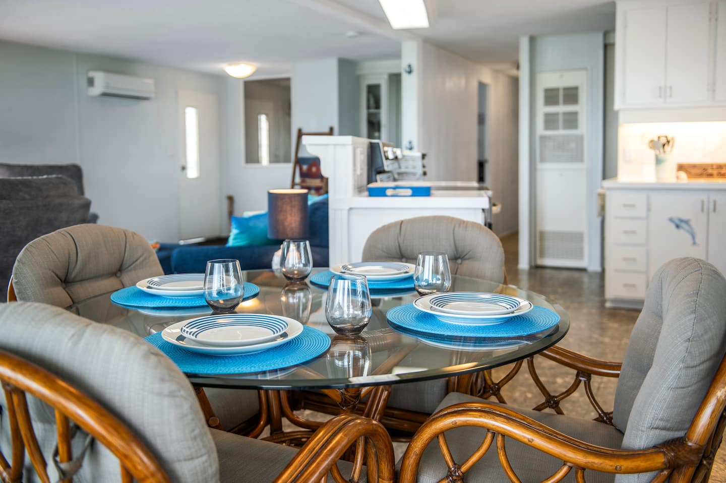 The Whale House South — oceanfront suite on Campbell River's Seawalk 5