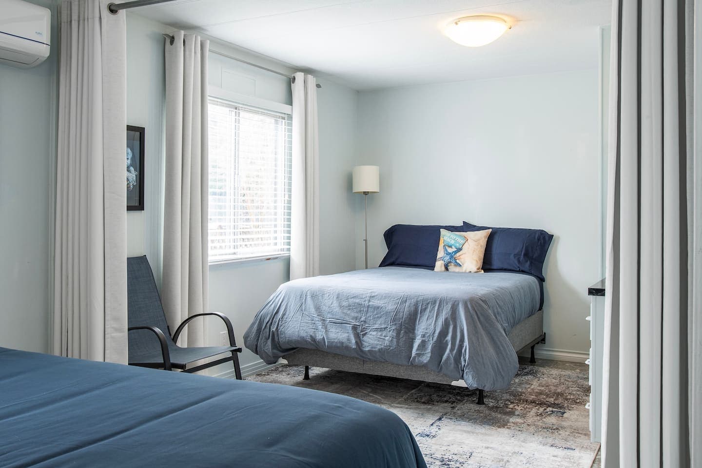 The Whale House South — oceanfront suite on Campbell River's Seawalk 7