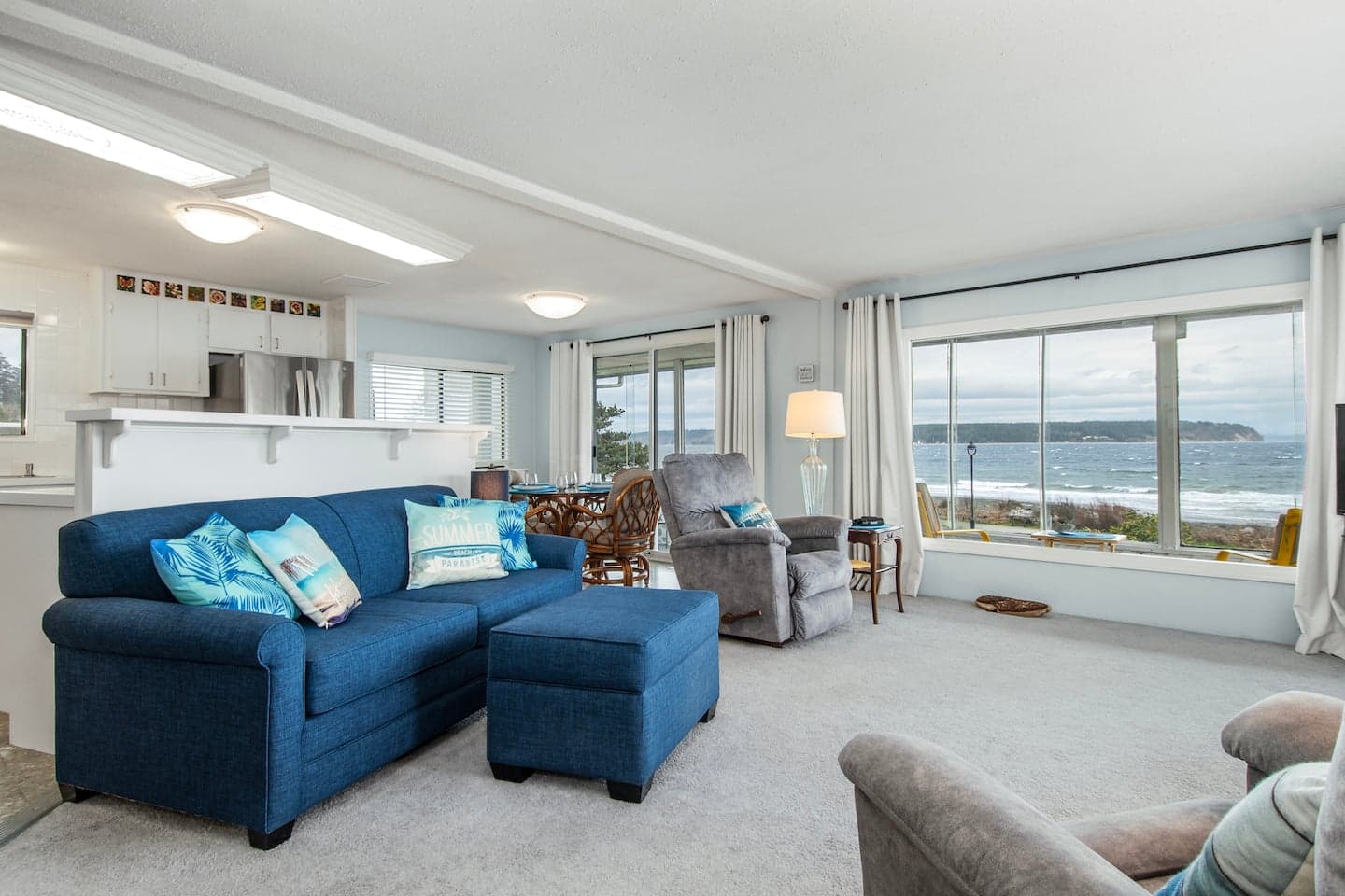 The Whale House South — oceanfront suite on Campbell River's Seawalk 10