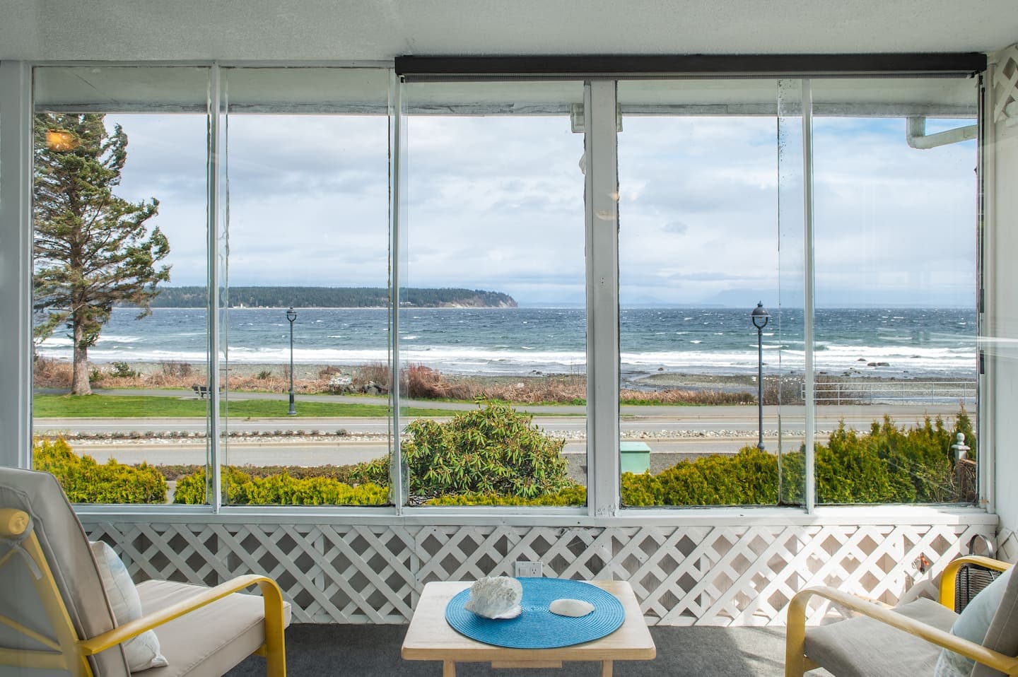The Whale House Duplex — oceanfront duplex on Campbell River's Seawalk 2