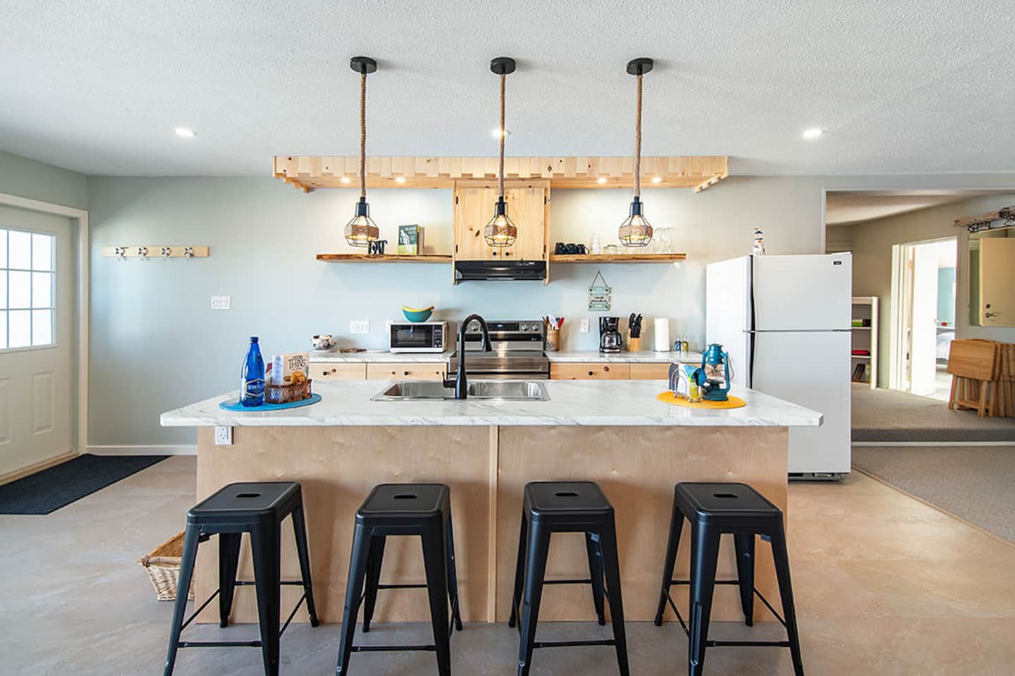 The Whale House Duplex — oceanfront duplex on Campbell River's Seawalk 4