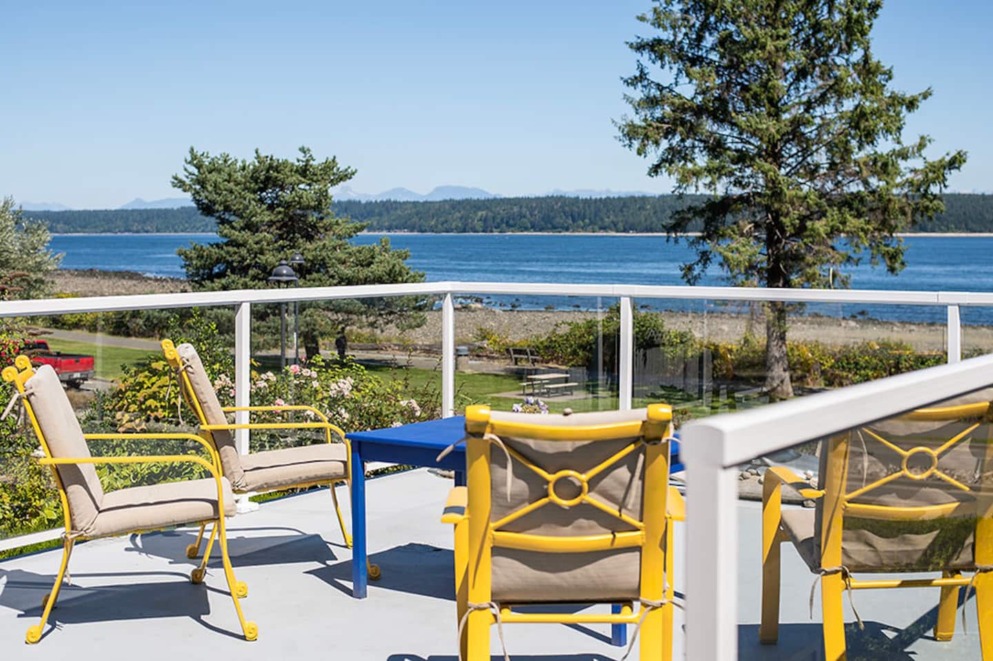 The Whale House Duplex — oceanfront duplex on Campbell River's Seawalk 6