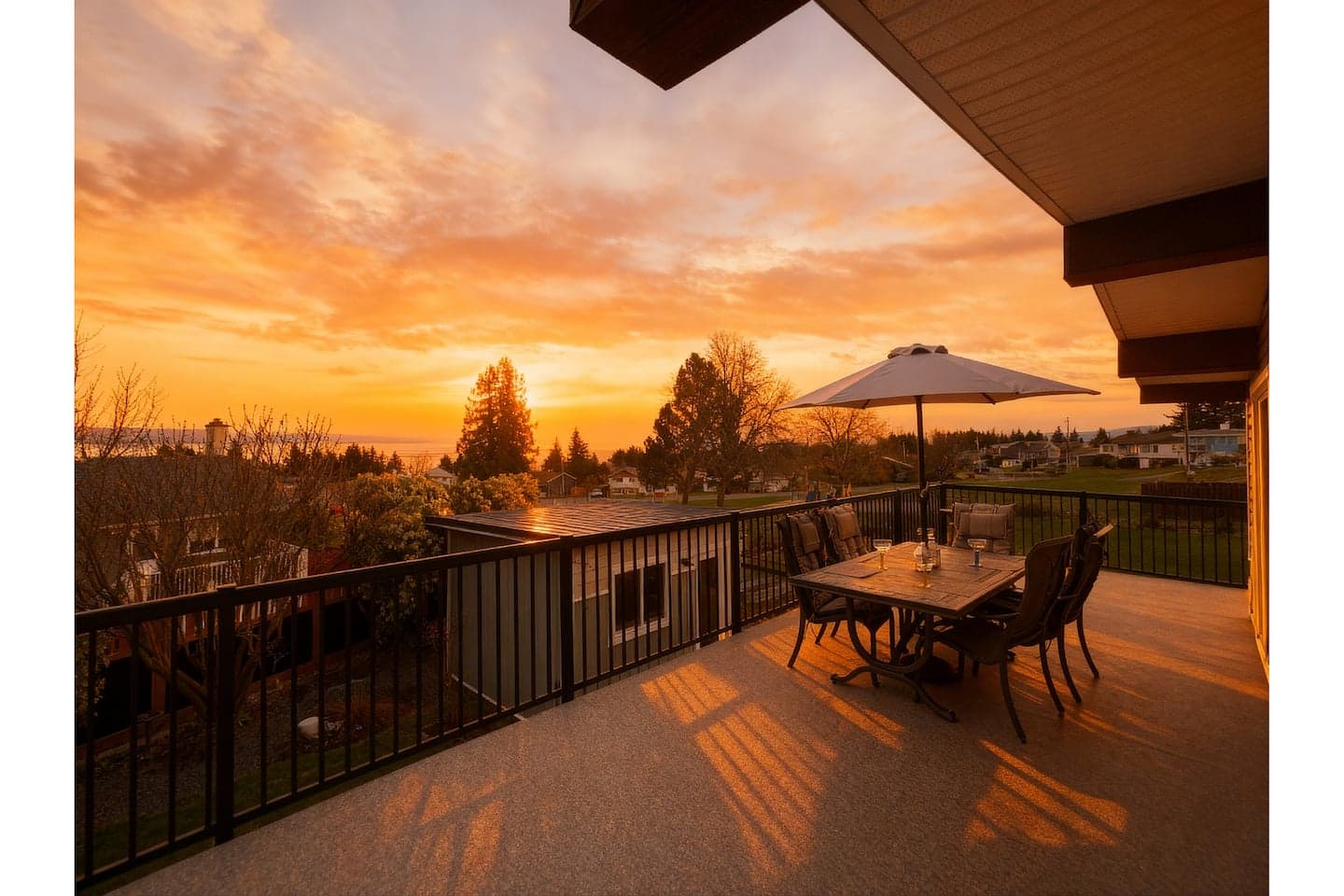 Seaview Suite — elevated deck with panoramic ocean views in Campbell River 1