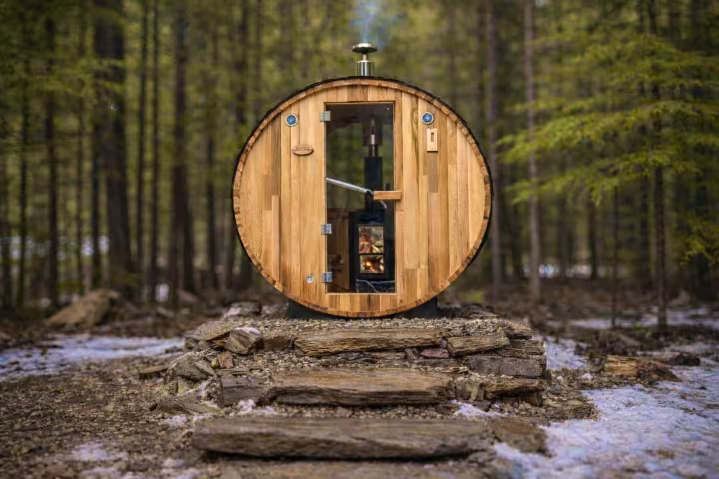 Crystal Cabin — forest retreat with sauna in Meadow Creek 1