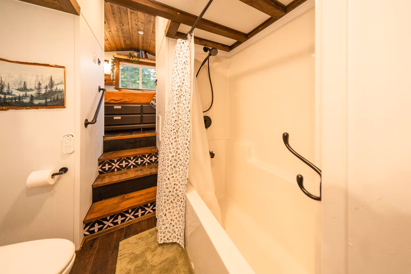 Enchanted Bluff House — secluded retreat in Meadow Creek 2