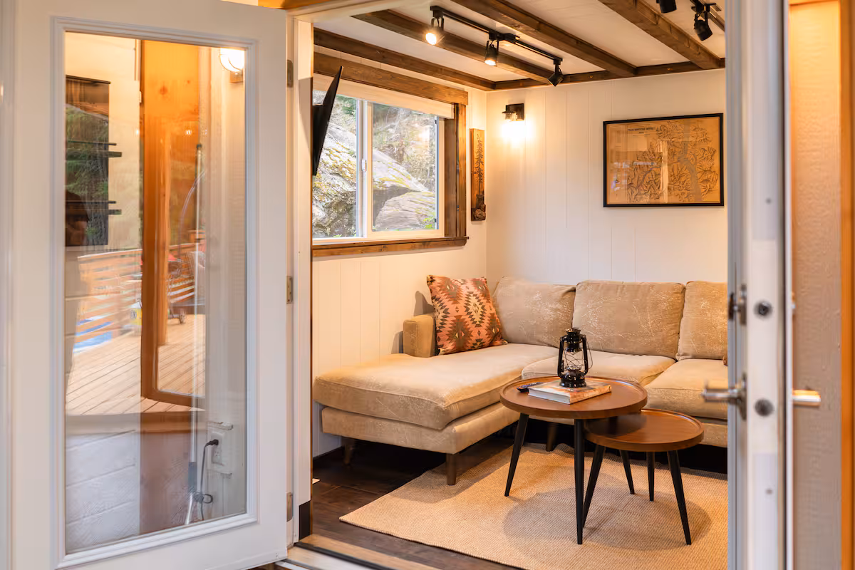 Enchanted Bluff House — secluded retreat in Meadow Creek 5
