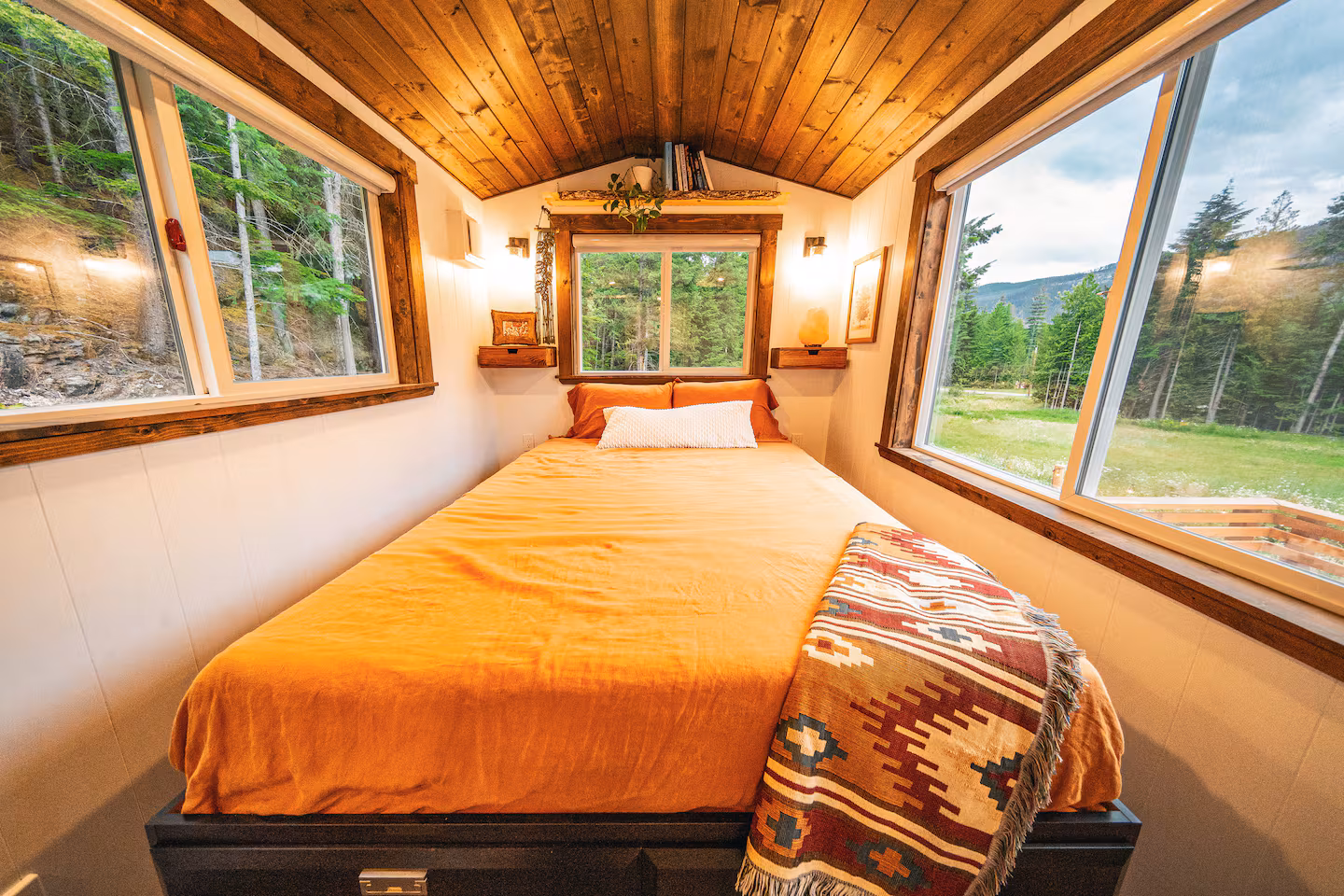 Enchanted Bluff House — secluded retreat in Meadow Creek 10