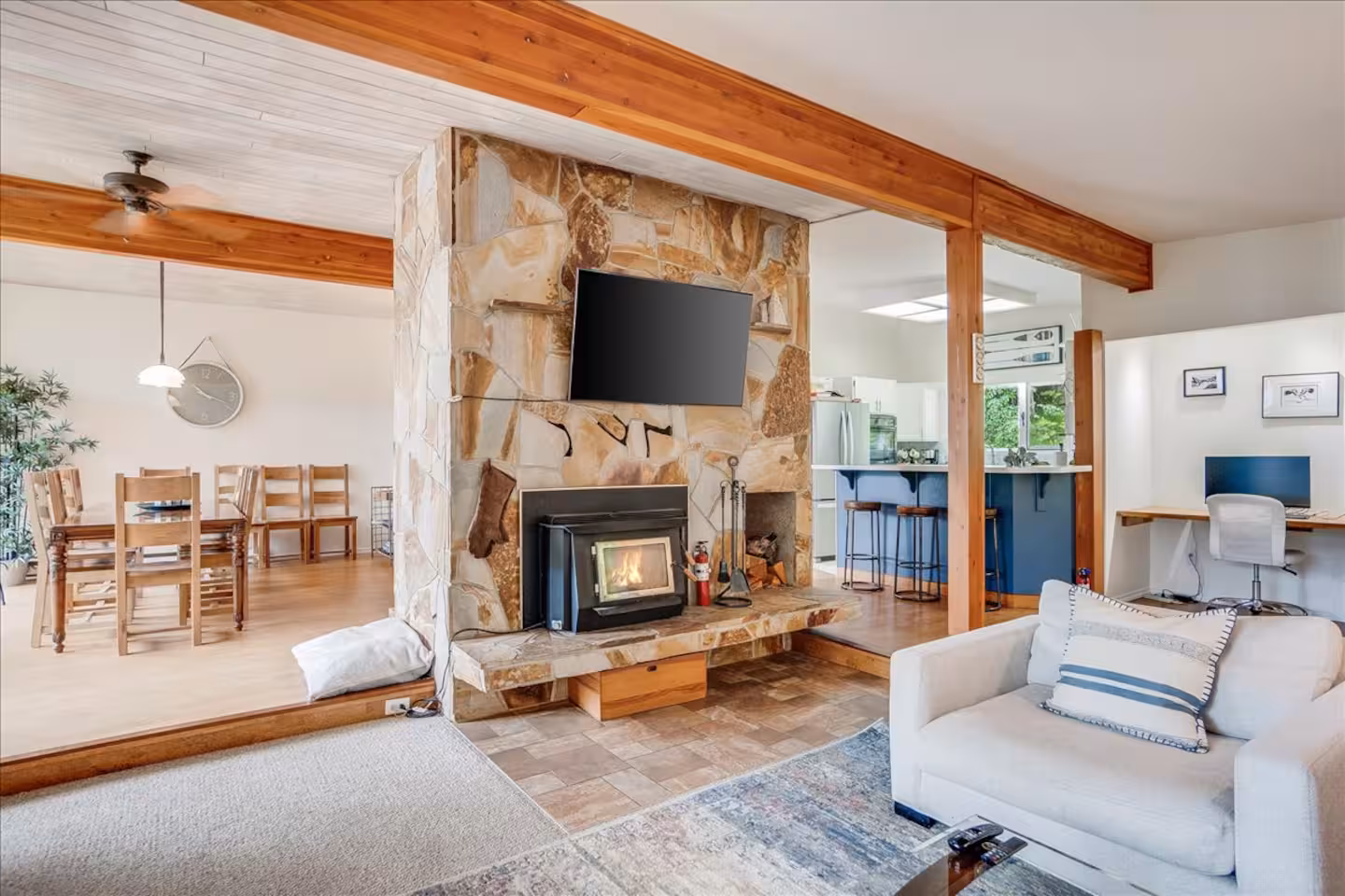 Kootenay Getaway Main Floor — lake-view home near Ainsworth 7