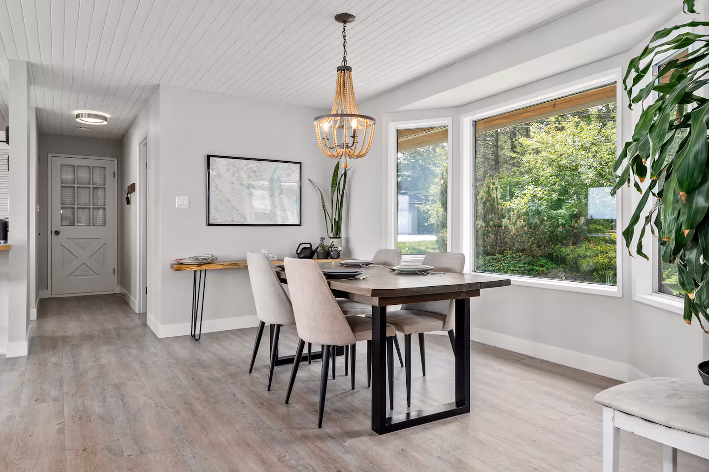 Seaside Beach House — walk-on oceanfront in Campbell River 8
