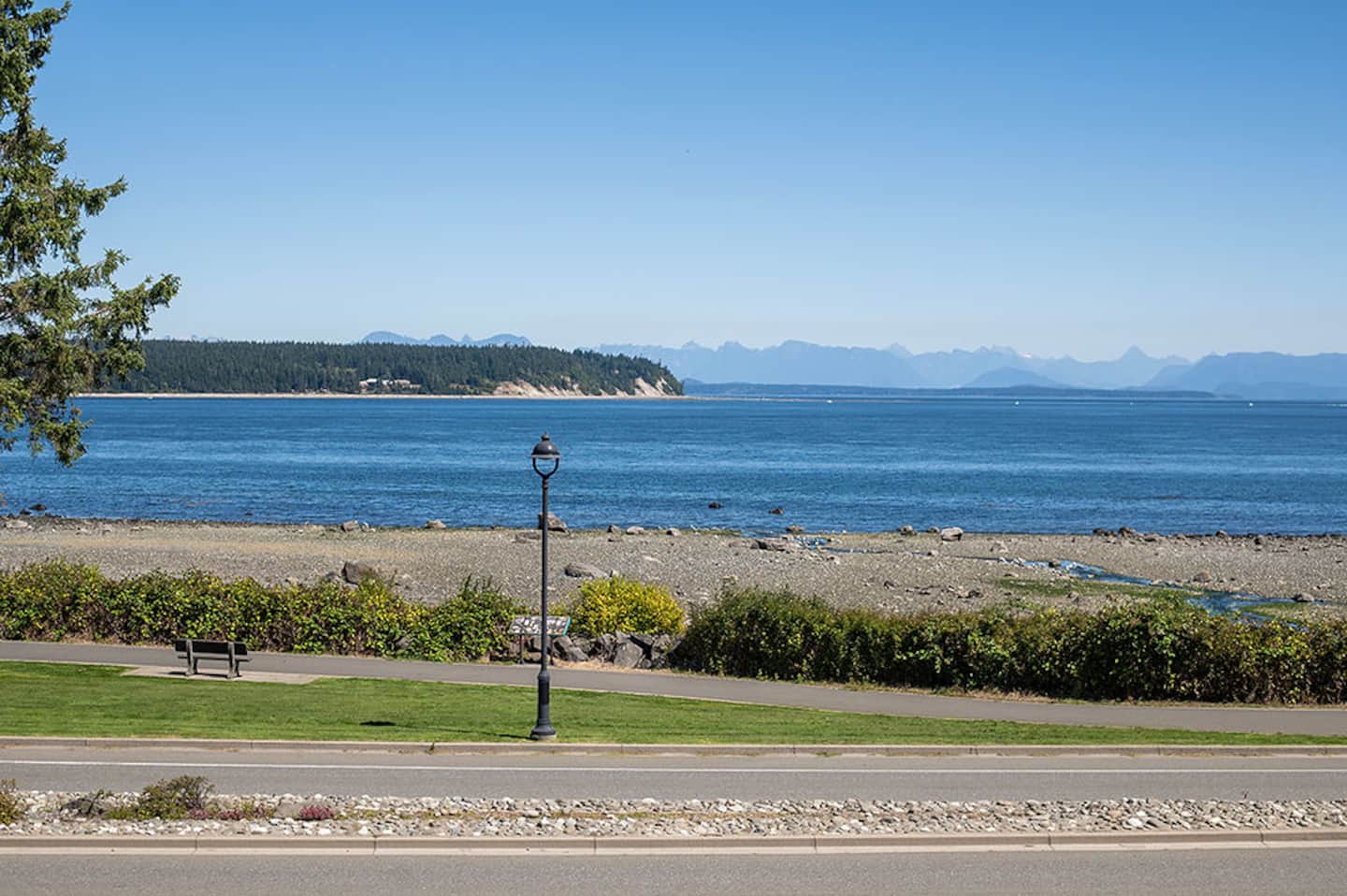 The Whale House North — oceanfront home on Campbell River's Seawalk 6