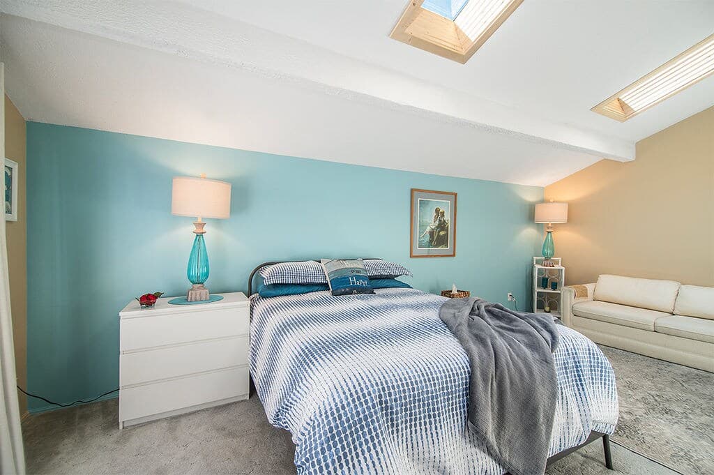 The Whale House North — oceanfront home on Campbell River's Seawalk 7